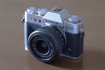発売前に速攻実写レビュー！ クラシックデザインの小さなミラーレス「X-T30 III」操作性は？ 描写力は？