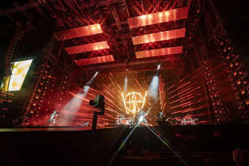 ワンオクの“地元ユニ”姿「よく似合ってる！」　海外公演で披露の一着に脚光「これはすごい」