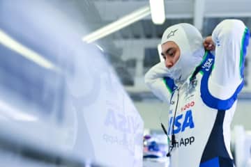 岩佐歩夢がFP1で今季型レーシングブルズ初走行、貴重なフィードバックを提供「違いを体感。今後のシム作業に役立つ」