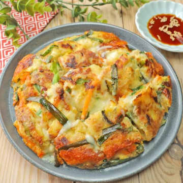 【豆腐3個パックが秒で消えた】「買うよりウマい」「この手があったか！」混ぜて焼くだけの絶品チヂミレシピ