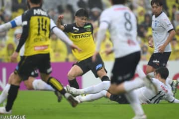 柏が首位鹿島と勝ち点差「1」に接近！…一方で横浜FCと残留圏の勝ち点差は「5」に拡大