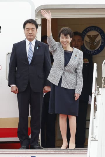 首相が初外遊、マレーシアへ出発　ASEAN会議、協力強化