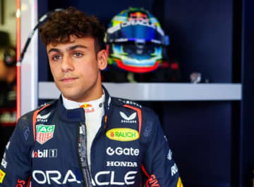 フェルスタッペン車でFP1出場のリンドブラッドが6番手「重圧で緊張。マシンを無傷で返せてよかった」他車妨害では警告処分