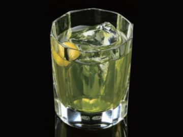 泡盛と日本酒が織りなす、南国と和の極上カクテル【THE カクテルバイブル500】