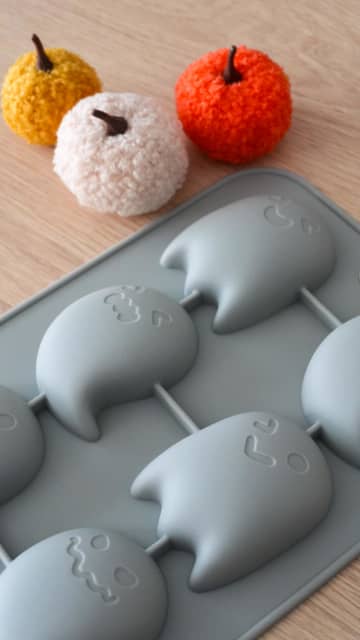 【ハロウィンに！】米粉でふわもち♪「おばけ蒸しパン」の簡単レシピ