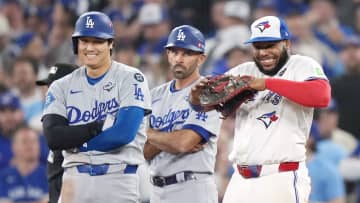 大谷翔平がワールドシリーズ1号ポストシーズン6本目でゲレロJr.と並びトップタイ　2人は塁上で談笑も