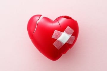 「8年間、半同棲状態の彼は既婚者だった」「大好きなママの料理を覚えてと週一で特訓」あぁ、恋は盲目。私の恋愛黒歴史