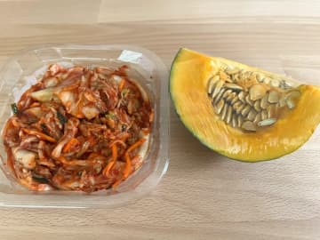 カボチャにキムチ！？　半信半疑で作ったら…箸が止まらない『やみつきサラダ』が完成【簡単レシピ】
