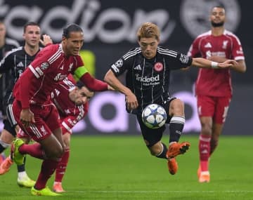 「センセーショナルだった」プレミア王者に１－５完敗も…光明となった日本代表MFとワールドカップV戦士との連携【現地発コラム】