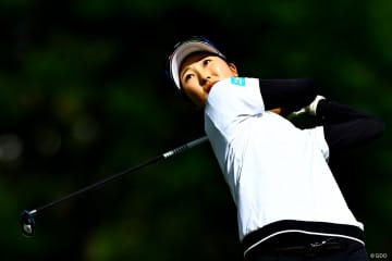 ルーキー福田萌維が単独首位に浮上 1打差に神谷桃歌ら4人