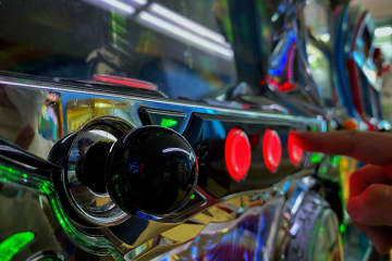 パチンコ店で『東リベ』が大人気　エヴァや乃木坂46など注目集めたタイアップ機…いつから始まった？