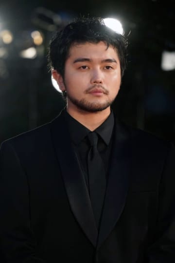 「全く怖く無かった」King Gnu・井口理が絶叫マシンでまさかの結末「強がりですよね」「顔めちゃくちゃ強張ってますよ」