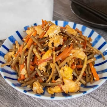 【ごぼうあったら作ってみて！】「ご飯が進む〜」「シャキシャキ食感がクセになる！」きんぴらごぼうの卵炒めレシピ