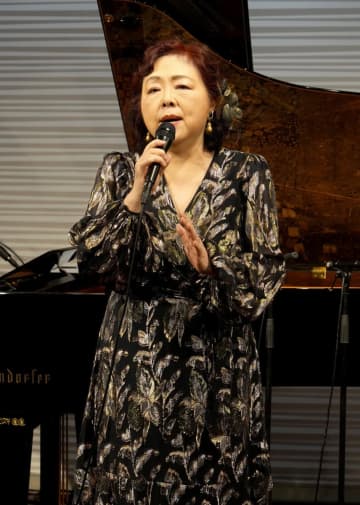 丸山圭子がアルバム「彩色兼美」をリリースしライブ開催「世代を超えてたくさんの方に聴いていただきたい」