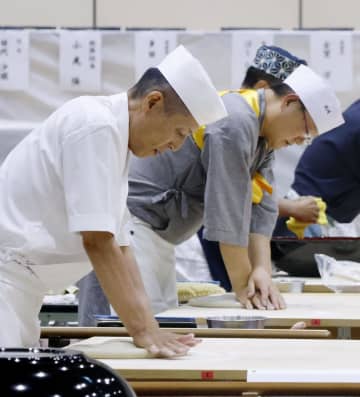 富山でそば打ち大会初開催　総合名人に大分の58歳女性