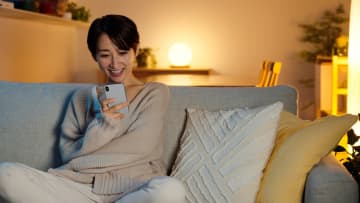 『眠たいのに夜更かしをする人』の心理４選　睡眠時間を削ってまで…なぜ？改善する方法は？