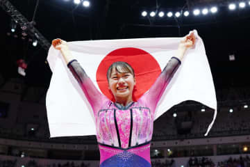 杉原愛子が床で金、平均台は銅　体操、角皆友晴と橋本大輝が銀