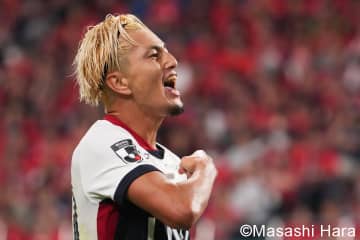 ｢お前がNo.1だ！｣足を攣りながらでも決める！  首位・鹿島FW鈴木優磨が土壇場“残り8秒”での魂の右足ボレー弾！｢やっぱカッコ良すぎる｣｢最高だよ鈴木優磨!!｣
