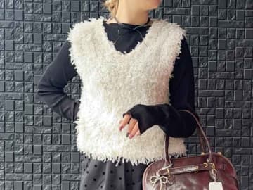 今季は「フェザー」推し！【しまむら】秋コーデがこなれる「ふわふわベスト」