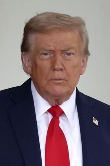 カナダへの関税10％上乗せ　「虚偽」広告でトランプ氏