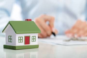 退職金「2500万円」で住宅ローンの残債「1000万円」を一括返済しようと考えています。貯金も500万円ほどあるので、問題ないですよね？