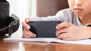 「何分までが許容範囲？」小中学生のスマホ利用が増加傾向　動画・ゲームで2時間超に