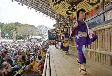 6年ぶり西塩子の回り舞台　農村歌舞伎に喝采　茨城・常陸大宮