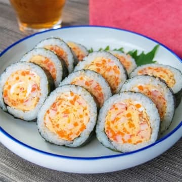【おにぎりに飽きたらこれにしてみて】「子供が大喜びだった」「お弁当にもちょうどいい！」簡単に作れるキンパレシピ