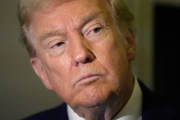 トランプ、カナダの広告に激怒し関税を10%引き上げると脅す。ワールドシリーズで放送されたことに立腹