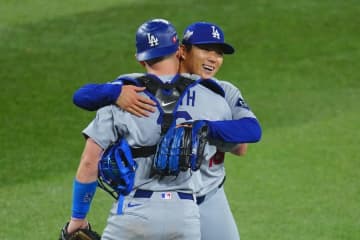 山本由伸の投球を「僕らは求めていたんだ」　マスク越しに見た完投…“相棒”も大絶賛