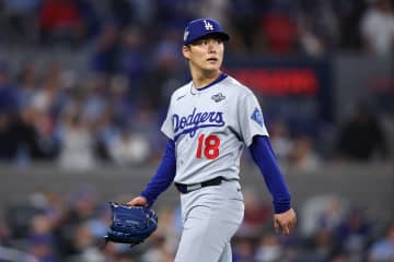 山本由伸が２試合連続完投直後、敵地ベンチで示した一流の行動に称賛拡散　米識者が唸り「ダグアウトのゴミを…」