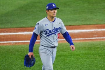 歴史的完投直後…中継が捉えた“一流の行動”　ベンチで垣間見えた山本由伸の人柄