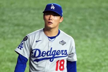 伝説カーショーが惚れる「完璧。無駄がない。何でもできる」　ロッカーで熱弁した山本由伸の“美しさ”