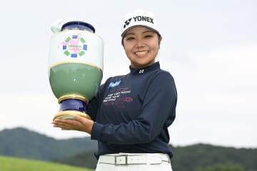 ルーキー大久保柚季がプレーオフ制して今季3勝目 ランク1位に再浮上／女子下部