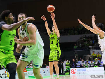 ラモスが残り4秒で劇的決勝スティール＆レイアップ！ 富永22得点の北海道が仙台との激闘を制す