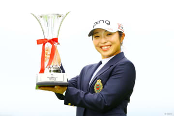 佐久間朱莉「いい集中力でプレーできた」完全優勝で今季4勝目 4日間大会最多タイの11打差V
