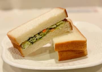 パンにポテチ!? 横須賀の“名物パン”を実際に作ってみた