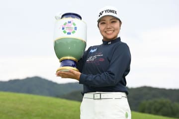 大久保柚季が福田萌維との“ルーキーPO対決”を制し今季3勝目　賞金ランキング1位浮上