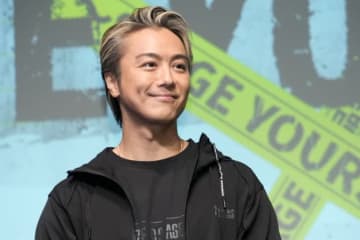 「信じられない光景」EXILE・TAKAHIRO、新幹線にまさかの物を持ち込み→「3度見くらいした」「違和感すごい」