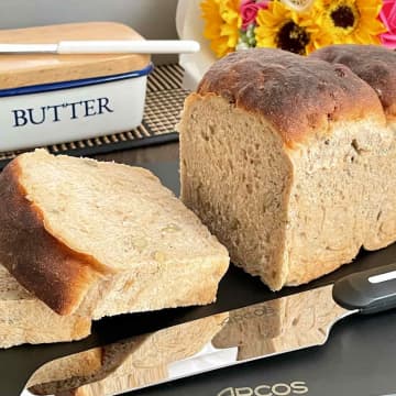 香ばしくてヘルシー♪ホームベーカリーで簡単「全粒粉食パン」レシピ