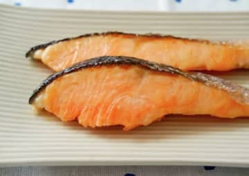 【クックパッドで人気】フライパンでふっくらおいしい「鮭の焼き方」を試してみた！