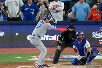 「大谷さん見てるんだけど後ろに…」　ドジャース戦客席の気になる人物が話題沸騰→トレンド入り