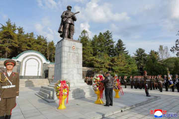 「血で結ばれた親善、今後も」金正恩氏が中国人民志願軍陵園を訪問