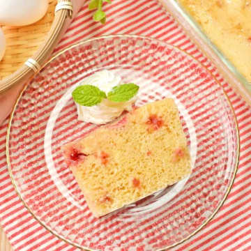 【ヨーグルト、まだそのまま食べてるの？】材料3つでふわっふわ♡火を使わずに作れる簡単おやつレシピ