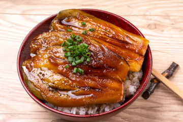 ギャル曽根『なすのてりやき丼』のレシピが話題！みんな喜ぶ”丼ものレシピ”に子育て世代の主婦も大満足「めちゃくちゃおいしそう！」「茄子大好きだから真似しちゃおう」