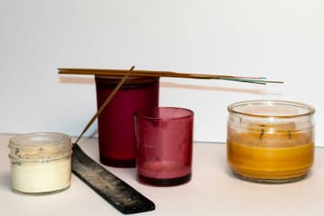 【ドンキで始めるお香ガイド】人気ブランドの種類から効果、失敗しない選び方・使い方まで完全網羅