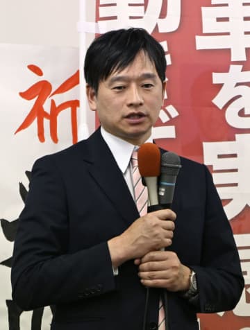 不適切発言の上越市長落選　新人小菅氏が5人破る