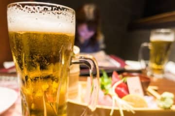 不公平すぎる割り勘　ママ友の食事会で「旦那も呼んでいい？」 → 酒盛り後に「ひと家族5000円ね」に絶句