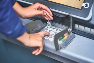 ママ友が「子どもの口座に毎年20万円ずつ貯金している」と話していました。贈与税の扱いはどうなるのでしょうか？