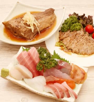 マグロのプロが丸ごと1匹仕入れて出してくれる刺し盛りは7種がのって何と1000円【マグロ問屋直営店で満腹だ！】